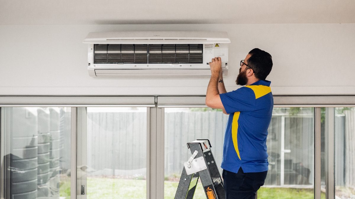 Window Air Conditioners with Heater: What to Check Before Buying
